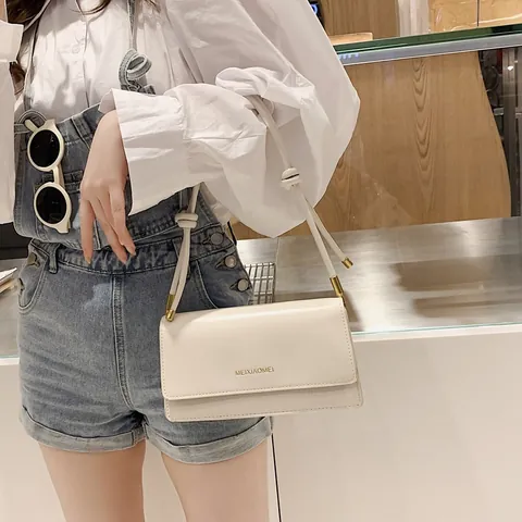 Minimalistische Damen Achseltasche Baguette-Tasche PU-Leder Geknoteter Riemen Schultertasche Gold Logo Modern Handtasche