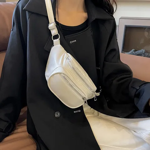 Sac de Poitrine à la Mode en Cuir PU pour Hommes Femmes Grande Capacité Sac Bandoulière Sac Ceinture Double Fermeture Éclair Chaîne en Métal Urbain Minimaliste Extérieur Casual Sling Bag