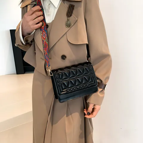 Borsa a Tracolla da Donna alla Moda in Pelle PU Trapuntata a Rombi con Tracolla Larga Intrecciata Stile Etnico