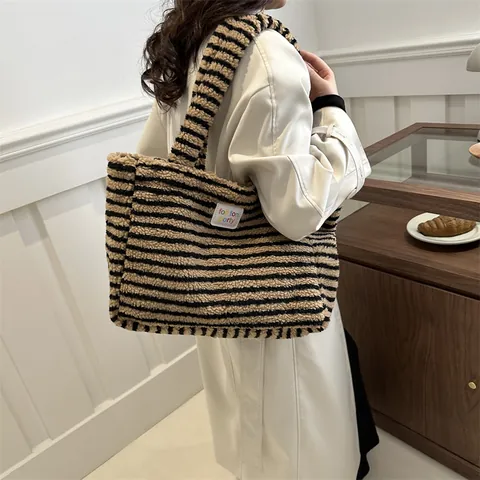 Bolso Tote de Peluche de Gran Capacidad para Mujer Rayas Horizontales de Moda Color de Contraste Bolso de Hombro Suave