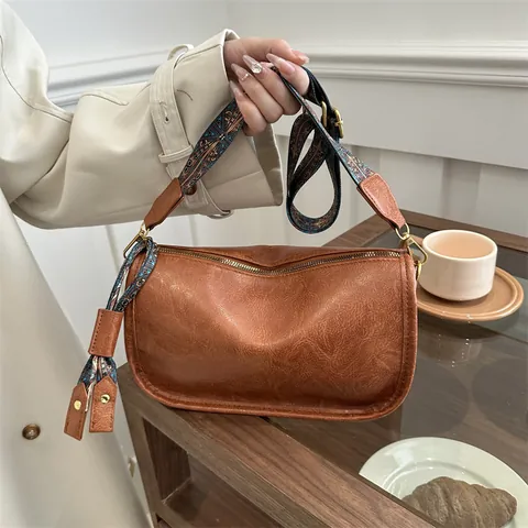 Damen Vintage PU-Leder Boston Tasche Zylindrische Schultertasche Mit Ethnisch Bedrucktem Breitem Gurt Große Kapazität Umhängetasche