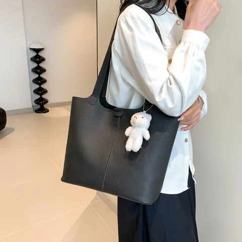 Women Vintage Minimalist Large Capacity Tote Bag PU Leather Pebble Grain Chic Commuter Shoulder Handbag With Plush Bear Pendant