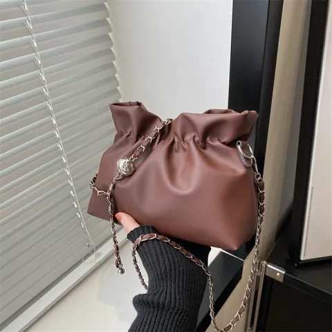 Bolso de Nube Plisado Estilo Francés para Mujer Cuero de PU Suave con Cordón Bolso de Hombro con Correa de Cadena de Bola de Metal Bolso de Bandolera Casual Chic