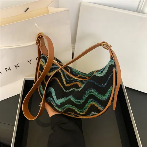 Women's Retro Woven Wavy Underarm Bag Knitted Straw Half Moon Hobo Bag With Adjustable Strap Bohemian Chic Shoulder Bag