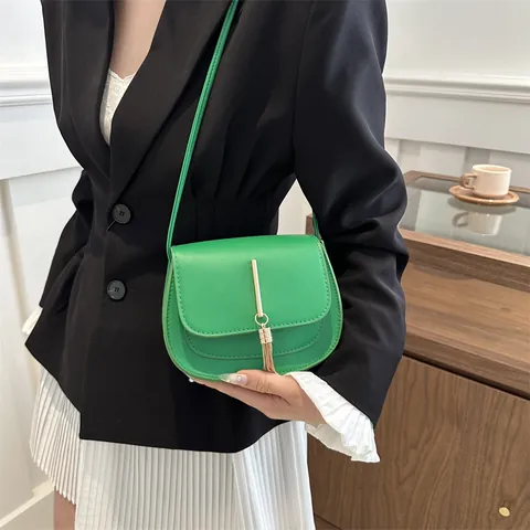 Bolso de Silla Minimalista de Cuero PU Color Sólido Con Borlas Decoración Metal Bolso Bandolera Pequeño para Mujer Moda Diaria