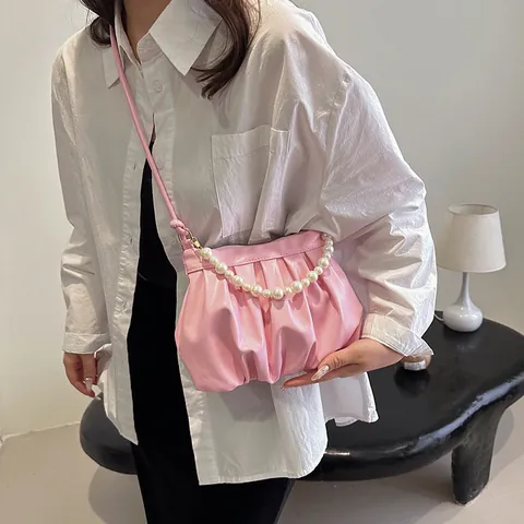 Bolso de Axila Plisado para Mujer Cuero PU Bolso de Nube Con Cadena de Perlas Artificiales Bolso de Hombro Minimalista de Color Sólido
