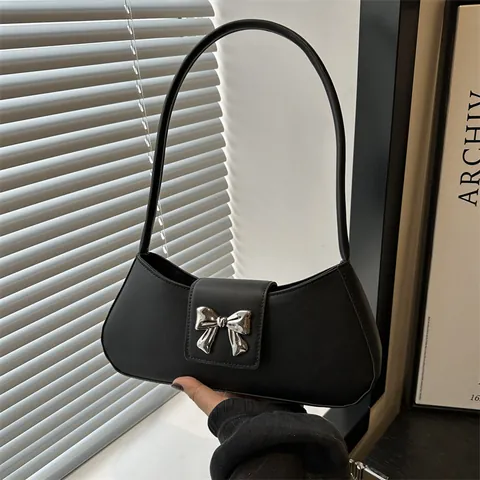 Französischer Schick PU-Leder Achseltasche Für Damen Mode Silber Schmetterling Schnalle Umhängetasche Elegant Einfach Baguette Tasche
