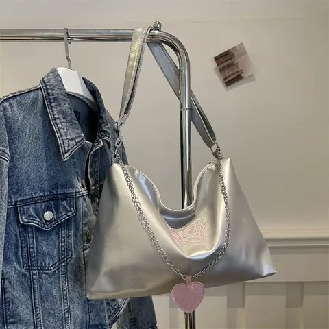 Damen Große Kapazität PU-Leder Tote Bag Mit Pinker Schmetterlingsstickerei Metallkette Herzanhänger Y2K Schultertasche Chic