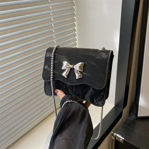 Damen Trendige Wellenkante Schleife Umhängetasche PU Leder Mini Schultertasche Mit Metallkettenriemen Mode Kleine Quadratische Tasche