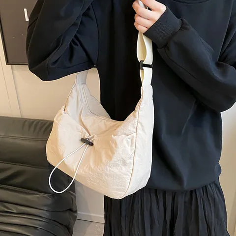 Fashion Wrinkled Polyester Tote Bag For Women Large Capacity Drawstring Crossbody Bag Adjustable Commuter Shoulder Bag