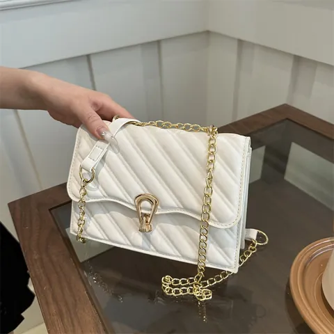 Petit Sac Carré en Cuir PU à Matelassage en V Avec Bandoulière en Chaîne Dorée Et Fermoir Métallique Sac Bandoulière