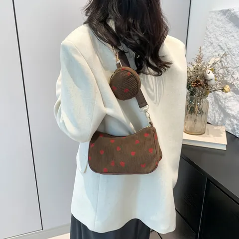 Juego de Bolso de Hombro de Pana con Estampado de Fresa para Mujer con Monedero Pequeño Bolso de Axila Bandolera Dulce Gran Capacidad Diario Viaje Compras