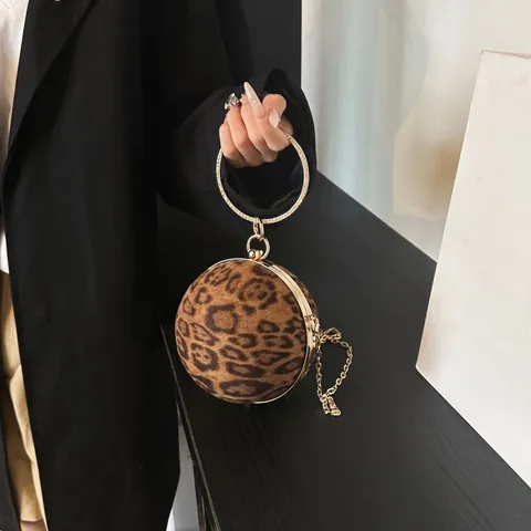 Borsa a Sfera con Stampa Leopardata da Donna in Fioccato con Manico ad Anello in Metallo con Strass e Tracolla a Catena