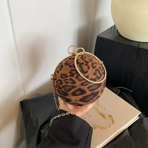 Borsa a Sfera con Stampa Leopardata da Donna in Fioccato con Manico ad Anello in Metallo con Strass e Tracolla a Catena