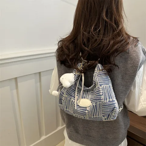 Borsa a Spalla Intrecciata Jacquard Retro Grande Tote Bag a Quadretti Geometrici Con Ciondolo a Nuvola Tracolla Pelle PU