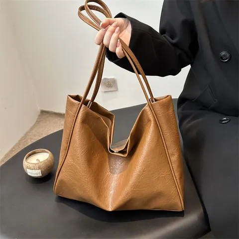 Vintage PU Leather Tote Bag For Women Large Capacity Shoulder Bag Minimalist Soft Commuter Handbag Solid Color Daily Bag