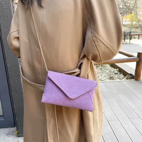 Borsa a Busta Minimalista in Pelle PU Opaca da Donna Elegante Borsa a Tracolla con Catena in Metallo Piccola Borsa a Mano Quadrata