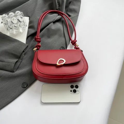 Damen Modische Satteltasche Aus PU-Leder Mit Unregelmäßiger Goldener Metallschnalle Und Knotengurt Minimalistische Umhängetasche