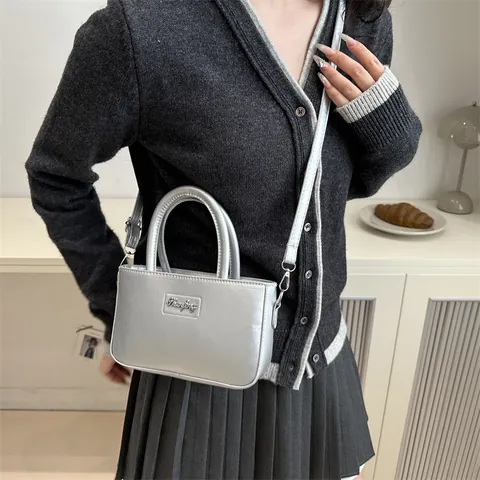 Dames Minimalistische PU-leren Kleine Vierkante Tas Vintage Metalen Logo Handtas Effen Kleur Crossbody Schoudertas Verstelbaar