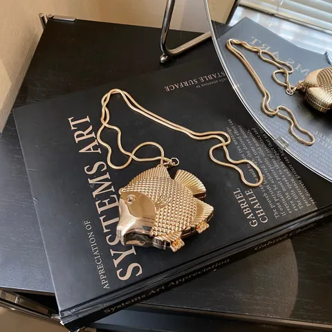 Borsa da Sera in Metallo a Forma di Pesce Creativa per Donna Mini Borsa a Tracolla con Catena Rossetto Oro Argento Design Bionico