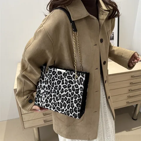 Borsa Tote da Donna alla Moda con Stampa Leopardata Zebra in Pelle PU Borsa a Tracolla Quadrata con Cinturino a Catena in Metallo
