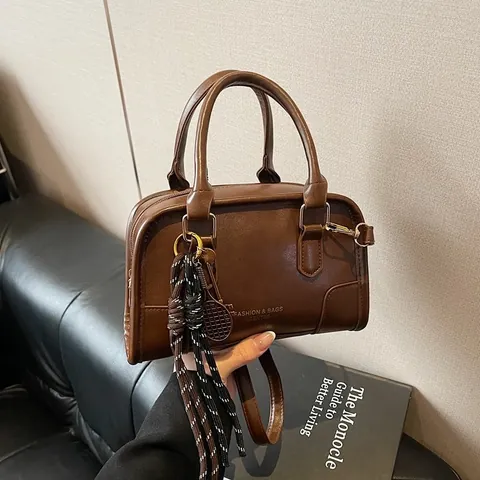 Vintage PU Leder Boston Tasche Damen Retro Kontrastfarbe Kissen Handtasche Pendeln Schulter Umhängetasche Mit Dekorativem Anhänger