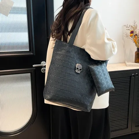 Borsa Tote in Pelle PU con Teschio Sbalzato e Pochette Borsa a Spalla Grande Capacità con Teschio in Metallo 3D Stile Punk