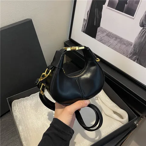 Bolso de Mano Mini Media Luna de Cuero PU para Mujer Minimalista Color Sólido Cerradura Dorada Bolso de Hombro Cruzado Moda Pequeño Bolso Hobo