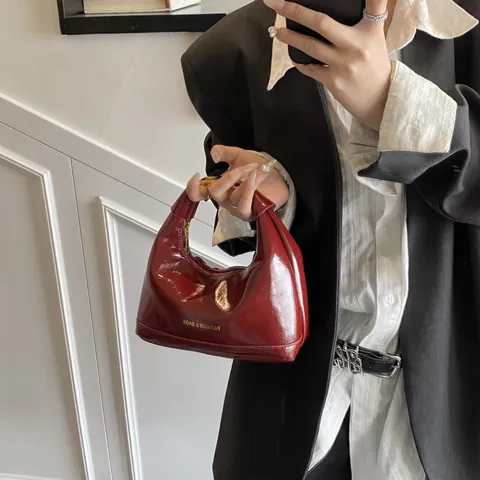 Vintage Oil Wax PU Leather Hobo Bag Women Retro Crescent Underarm Bag Chic Metal Buckle Shoulder Bag Fashion Handbag