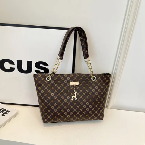 Bolso Tote de Gran Capacidad para Mujer Cuero PU Monograma Geométrico Bolso de Hombro Con Colgante de Ciervo Cadena de Metal