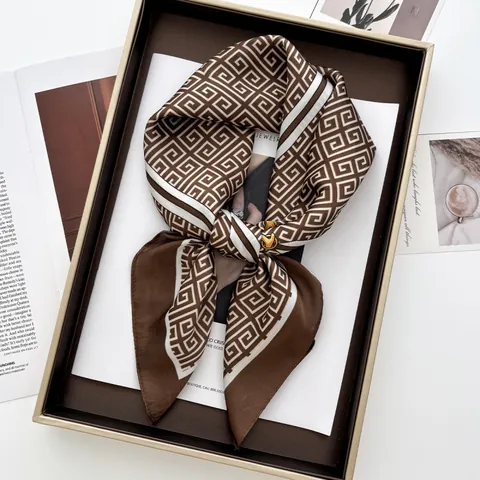 Pañuelo Cuadrado de Satén para Mujer Vintage Patrón Geométrico Cadena de Bocado Elegante Sedoso Pañuelo de Cuello Chal