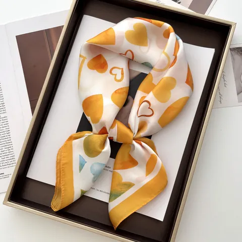 Carré de Soie Satin Motif Cœur Mode Femme Foulard Élégant Toucher Soie Pour Sac À Main Cheveux Tête Accessoire Déco