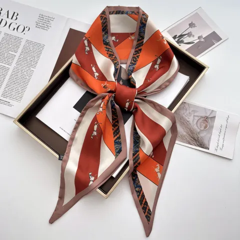 Foulard Twilly in Raso Francese Retrò con Stampa di Cavalli e Leopardo per Donna a Strisce Geometriche Sottile in Raso
