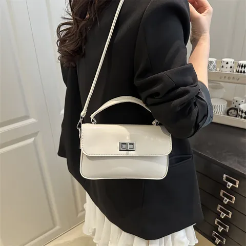 Borsa a Mano da Donna Minimalista in Pelle PU Piccola Quadrata Moda Borsa a Tracolla Chiusura Rotante Argento con Manico