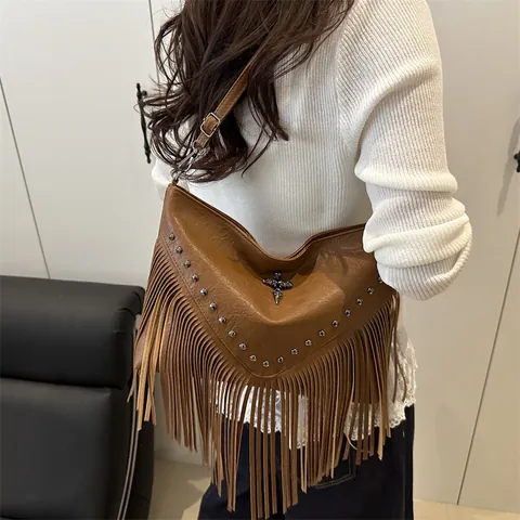 Damen Retro PU Leder Quasten Umhängetasche Gothic Punk Nieten Kreuz Umhängetasche Große Kapazität Tote Bag Trendy Handtasche