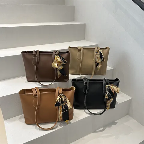 Borsa Tote da Donna in Pelle PU di Grande Capacità Borsa a Tracolla Morbida Minimalista Con Foulard in Raso Decorativo e Cuciture a Contrasto