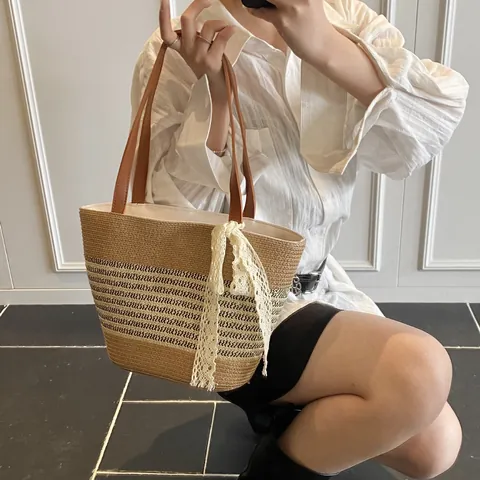 Women Straw Woven Tote Bag Summer Beach Vacation Large Capacity Shoulder Bag With PU Leather Straps And Lace Bow Detail