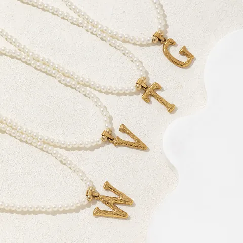 Vintage 18K Gold Plated Stainless Steel Alphabet Pendant Necklace With White Imitation Artificial Pearl Chain Hammered Letter Jewelry For Women