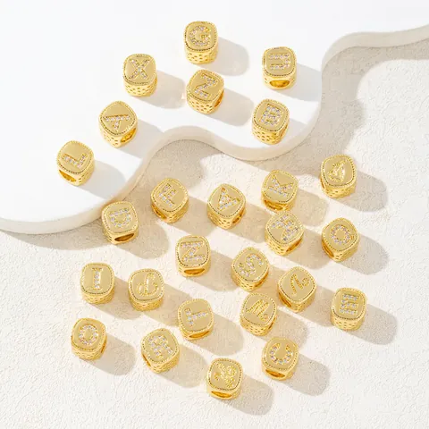 Pendente Charm a Lettera Alfabeto in Rame Placcato Oro 18K per Donna Raffinata Perla Quadrata in Zirconia Accessorio per Gioielli Fai da Te