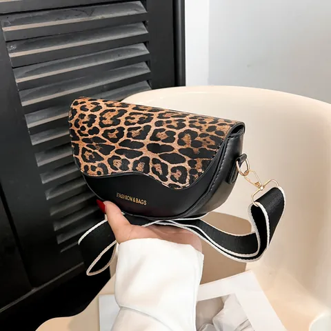 Damen Leopardenmuster Satteltasche Kontrast Breiter Gurt PU Leder Mode Umhängetasche Kleemuster Schultertasche