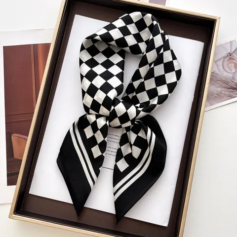 Pañuelo Cuadrado de Satén con Tablero de Ajedrez Vintage para Mujer Patrón Geométrico Blanco y Negro Bufanda Ligera Accesorio de Moda