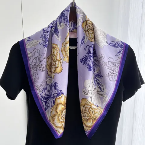 Foulard Quadrato da Donna Elegante in Stile Cinese con Stampa Peonia Effetto Seta Satin Protezione Solare Sciarpa per Capelli