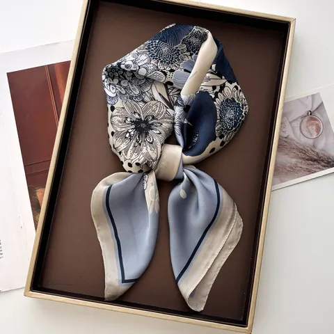 Elegante Foulard Quadrato in Raso con Stampa Floreale Vintage per Donna Leggero Protezione Solare Bandana Moda Accessorio Borsa