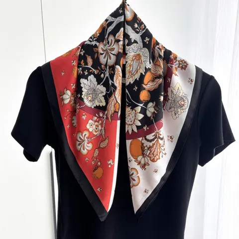 Foulard Quadrato in Raso a Fiori Vintage per Donna Elegante Effetto Seta Stampato Sciarpa da Collo Bandana per Capelli per Viaggio Festa