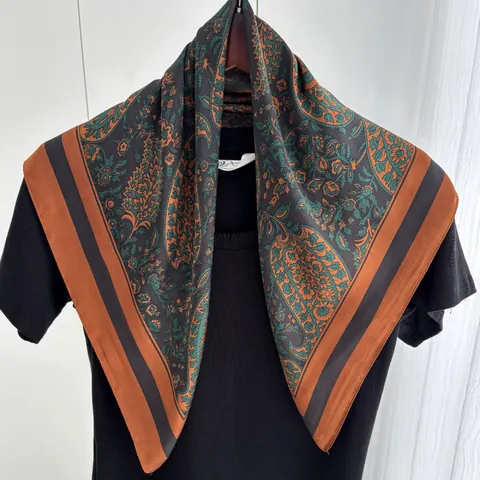 Pañuelo Cuadrado de Satén Con Estampado Floral de Paisley Vintage para Mujer Bandana Elegante y Ligera