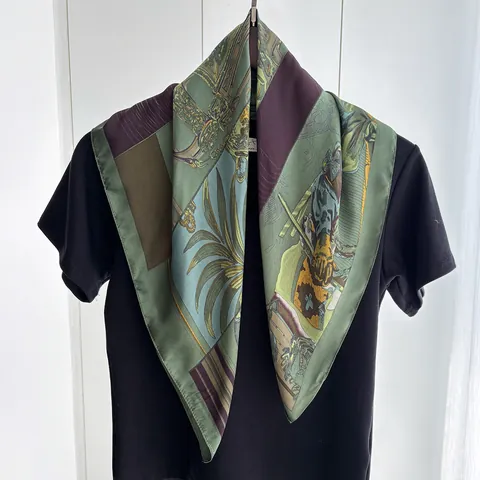 Vintage Reitdruck Satin Quadratisch Seidenschal Für Damen Elegant Oliven Grün Pferdemuster Halstuch Mode Haar Accessoire