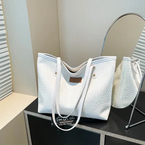 Large Capacity Woven PU Leather Tote Bag For Women Casual Commute Shoulder Bag With Tassel Decoration Fashion Handbag