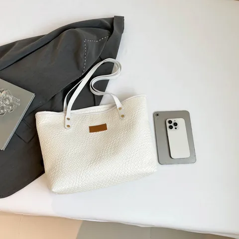 Large Capacity Woven PU Leather Tote Bag For Women Casual Commute Shoulder Bag With Tassel Decoration Fashion Handbag