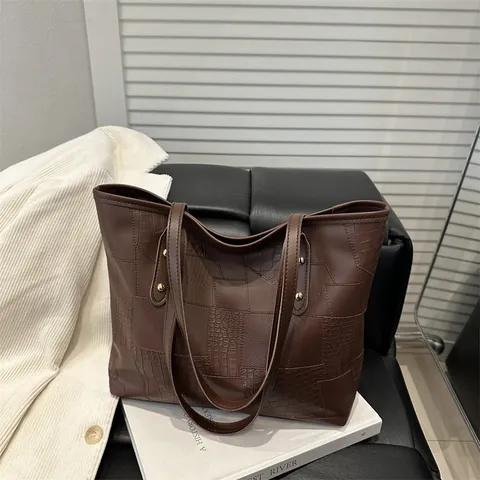 Large Capacity PU Leather Tote Bag For Women Vintage Crocodile Pattern Patchwork Commuter Shoulder Bag With Gold Rivets