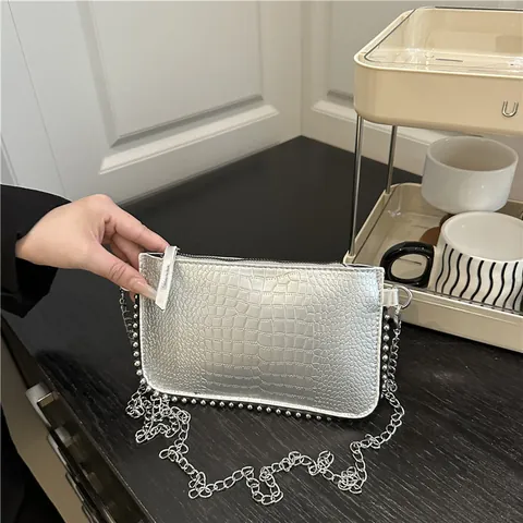 Bolso Soberaco de Cuero PU con Patrón de Cocodrilo para Mujer Cadena Bolso Bandolera Con Remaches Decoración Bolso Cuadrado